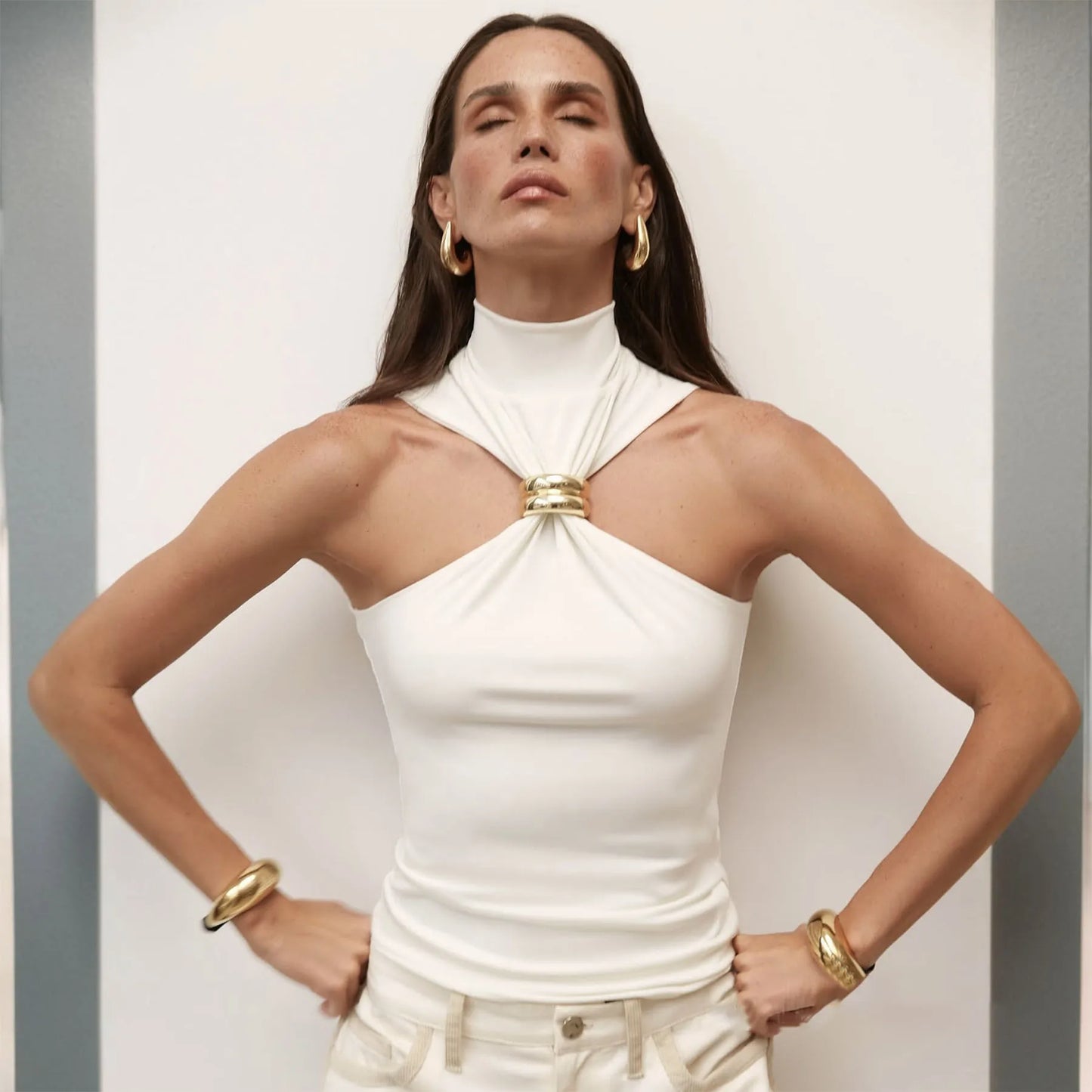 Night | Top Halter Elegante con Aro Dorado
